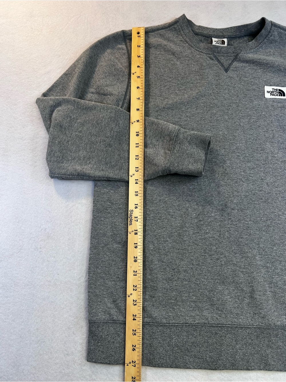 The North Face Men’s Large Gray Crewneck Sweatshirt Logo Patch Fleece Pullover - Picture 10 of 12
